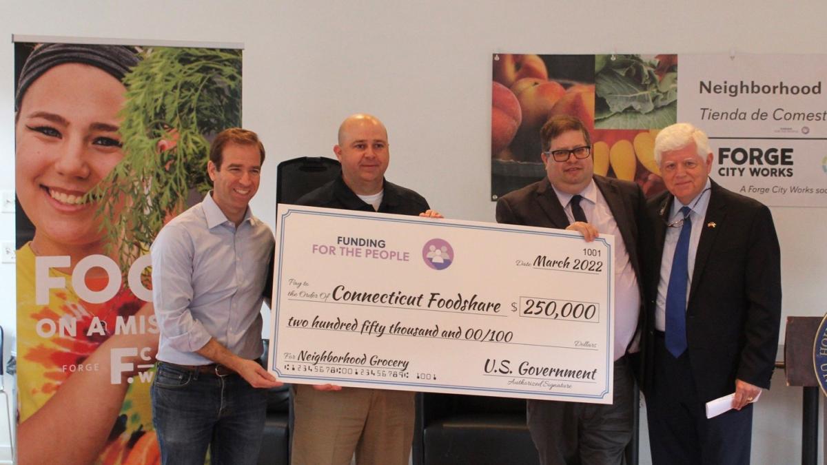 Hartford Mayor Luke Bronin, Connecticut Foodshare President & CEO Jason Jakubowski, Forge City Works Executive Director Ben Dubow, and Rep. Larson 