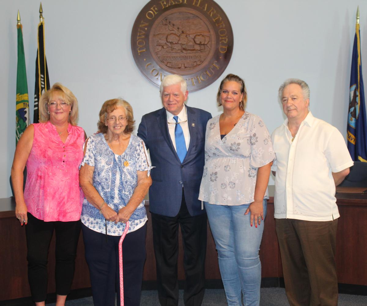 Congressman Larson with Constituents