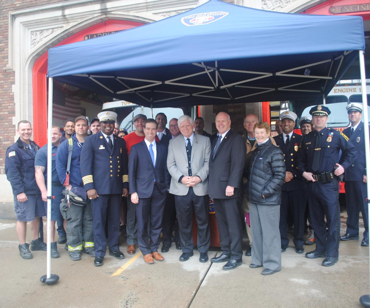 Congressman Larson with Constituents