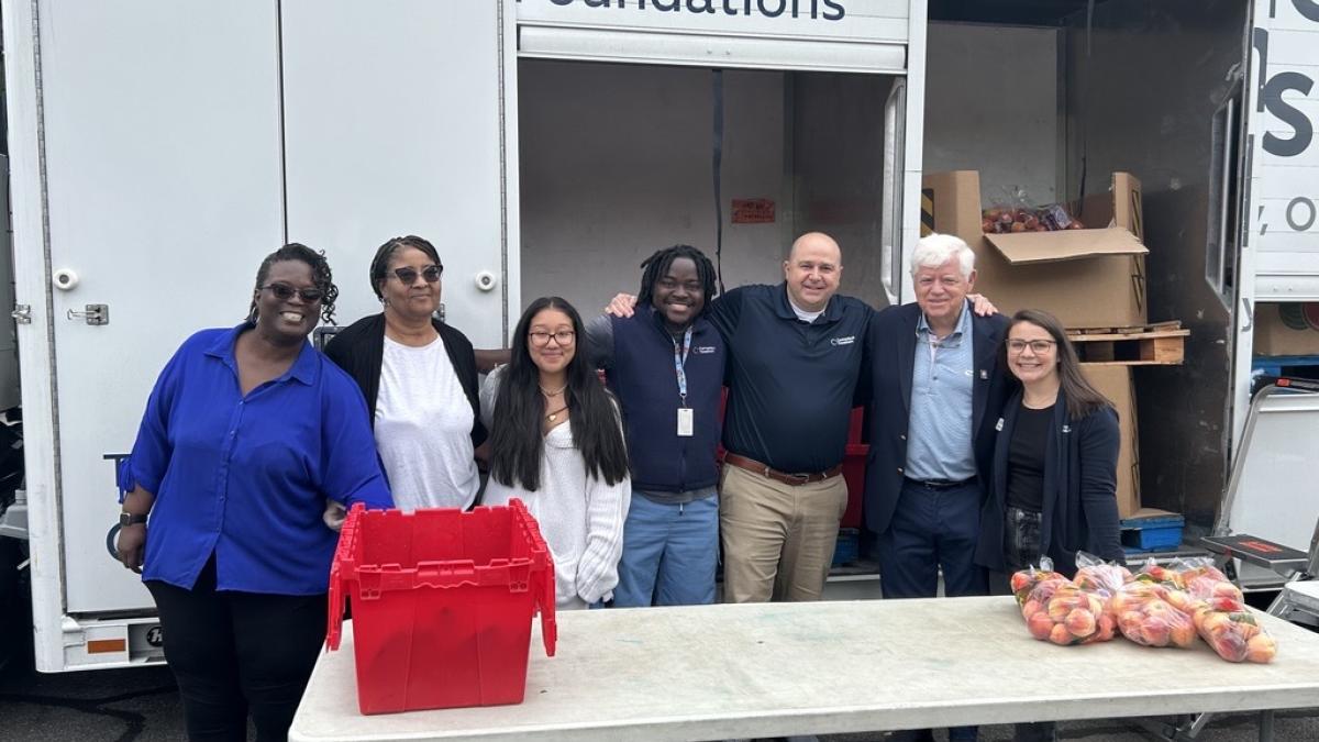 Rep. Larson with Connecticut Foodshare President & CEO Jason Jakubowski, staff, and volunteers at Hockanum Park in East Hartford