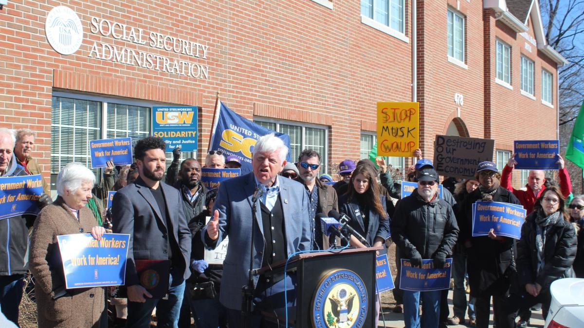 Connecticut Alliance for Retired Americans President Bette Marafino, East Hartford Mayor Connor Martin, Rep. Larson, CSEA SEIU Local 2001 President Travis Woodward, CEA Vice President Joslyn DeLancey, with workers from across the State of Connecticut 
