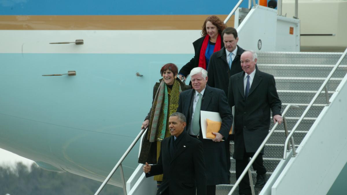 Rep. Larson arrives in CT on Air Force One with President Obama