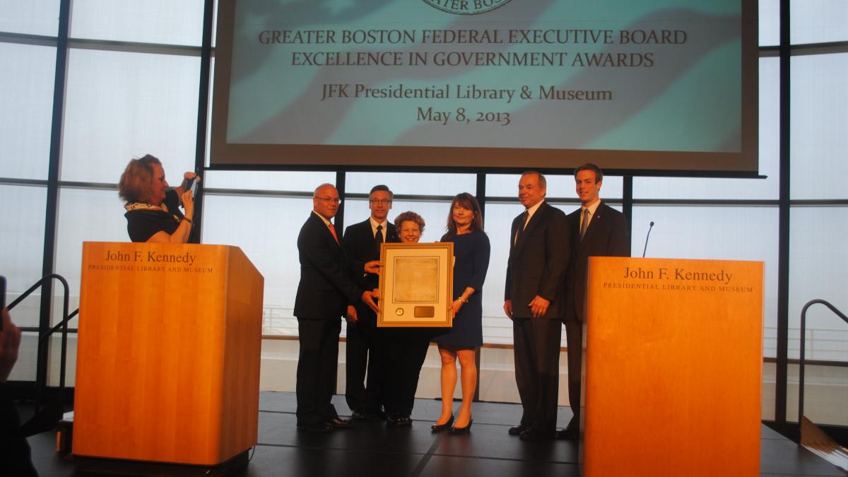 Bunnell receives the Moakley Award