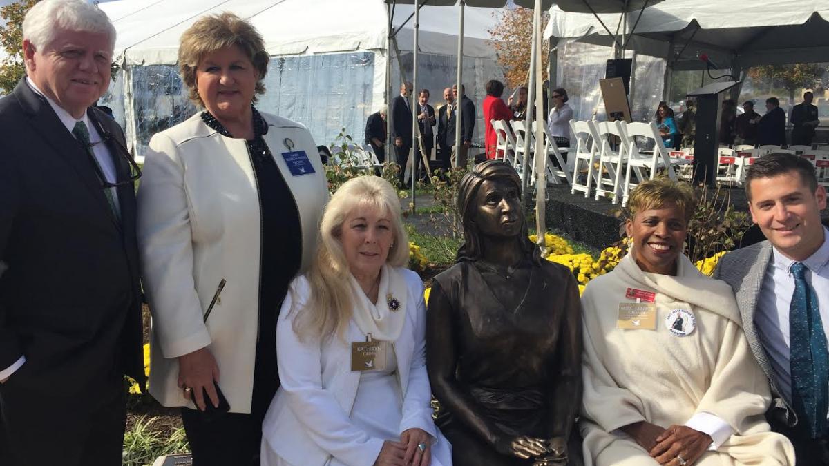 Gold Star Mothers with Artist