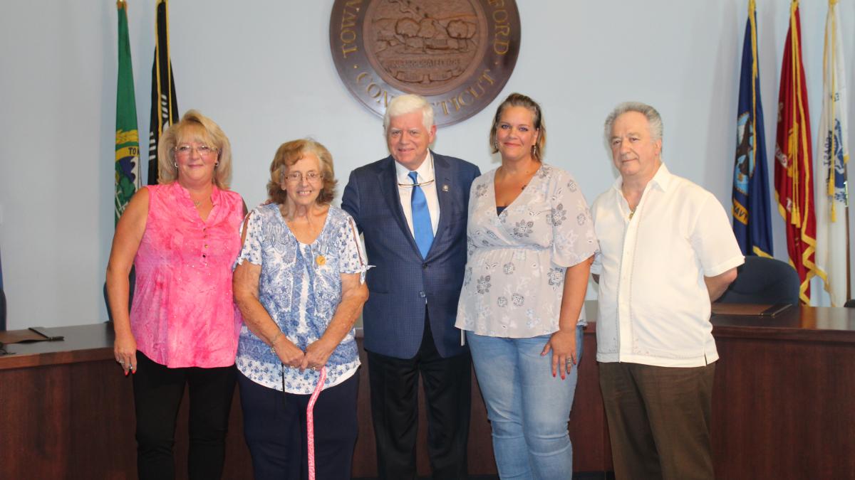 Congressman Larson with Constituents